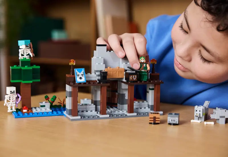 LEGO Minecraft: The Wolf Stronghold