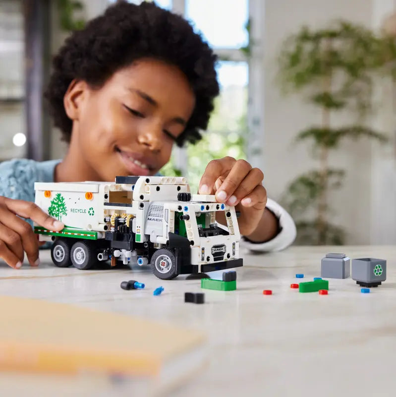 LEGO Technic: Mack LR Electric Garbage Truck