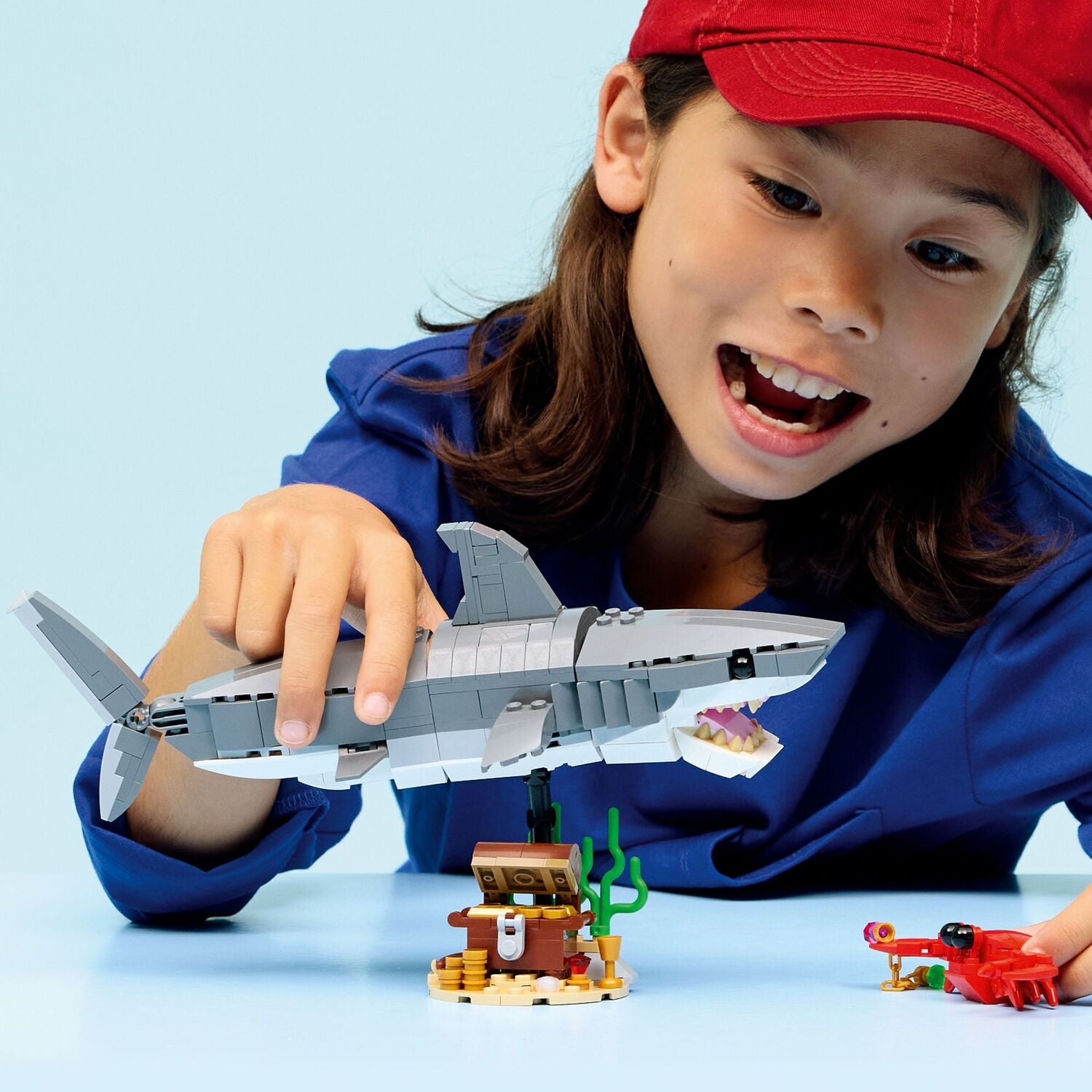 LEGO Creator: Fierce Shark with a Treasure Chest