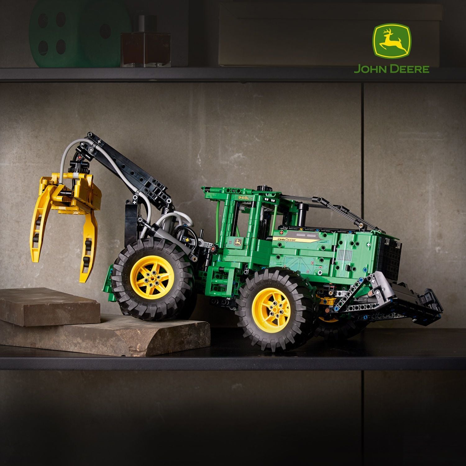 LEGO® Technic: John Deere 948L-II Skidder