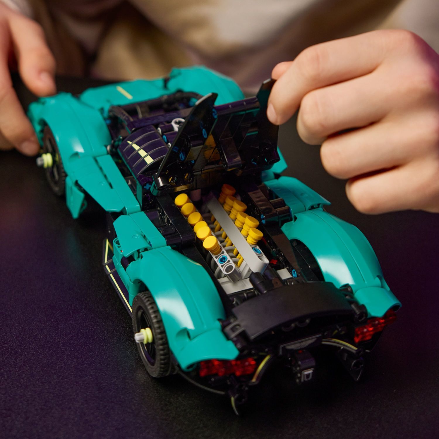 LEGO Technic: Aston Martin Valkyrie