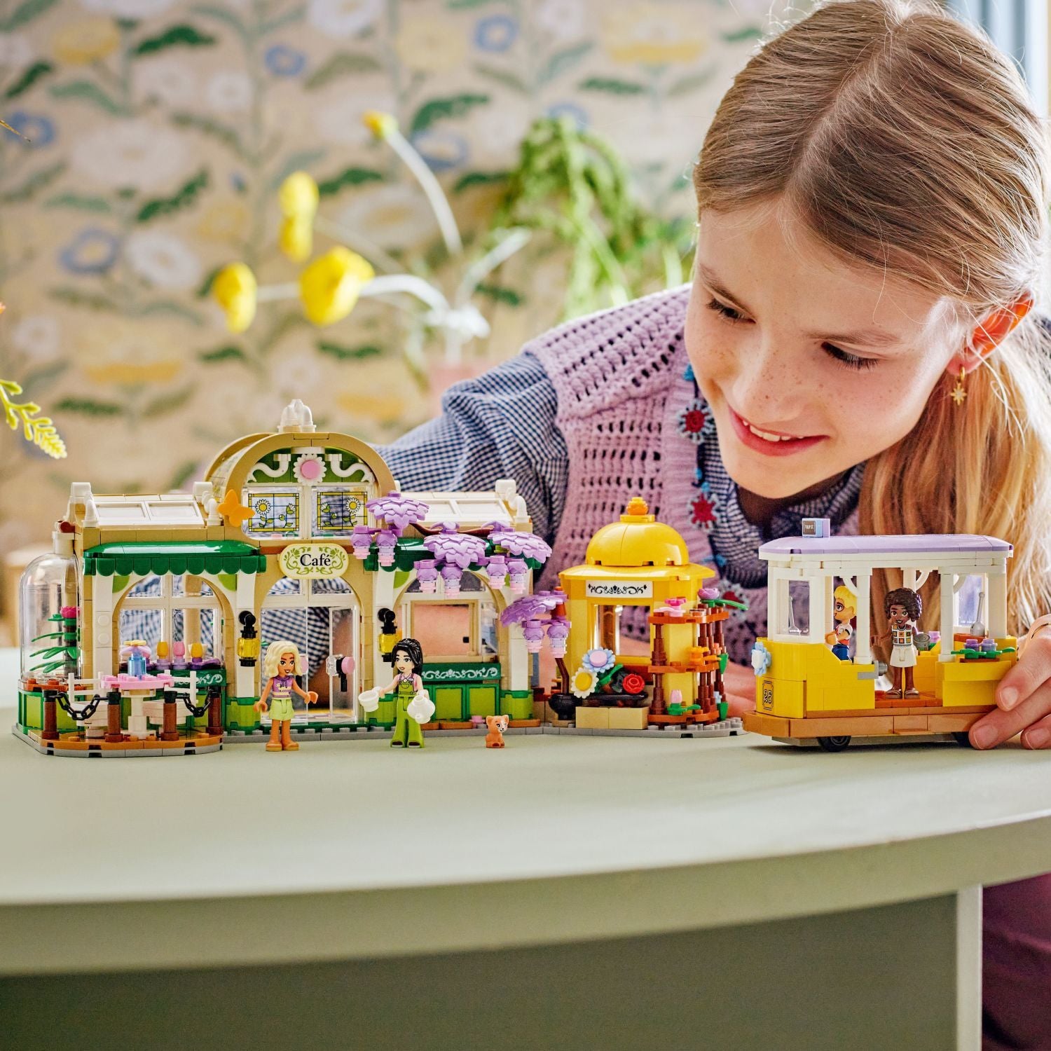 LEGO Friends: Plant Café & Flower Shop