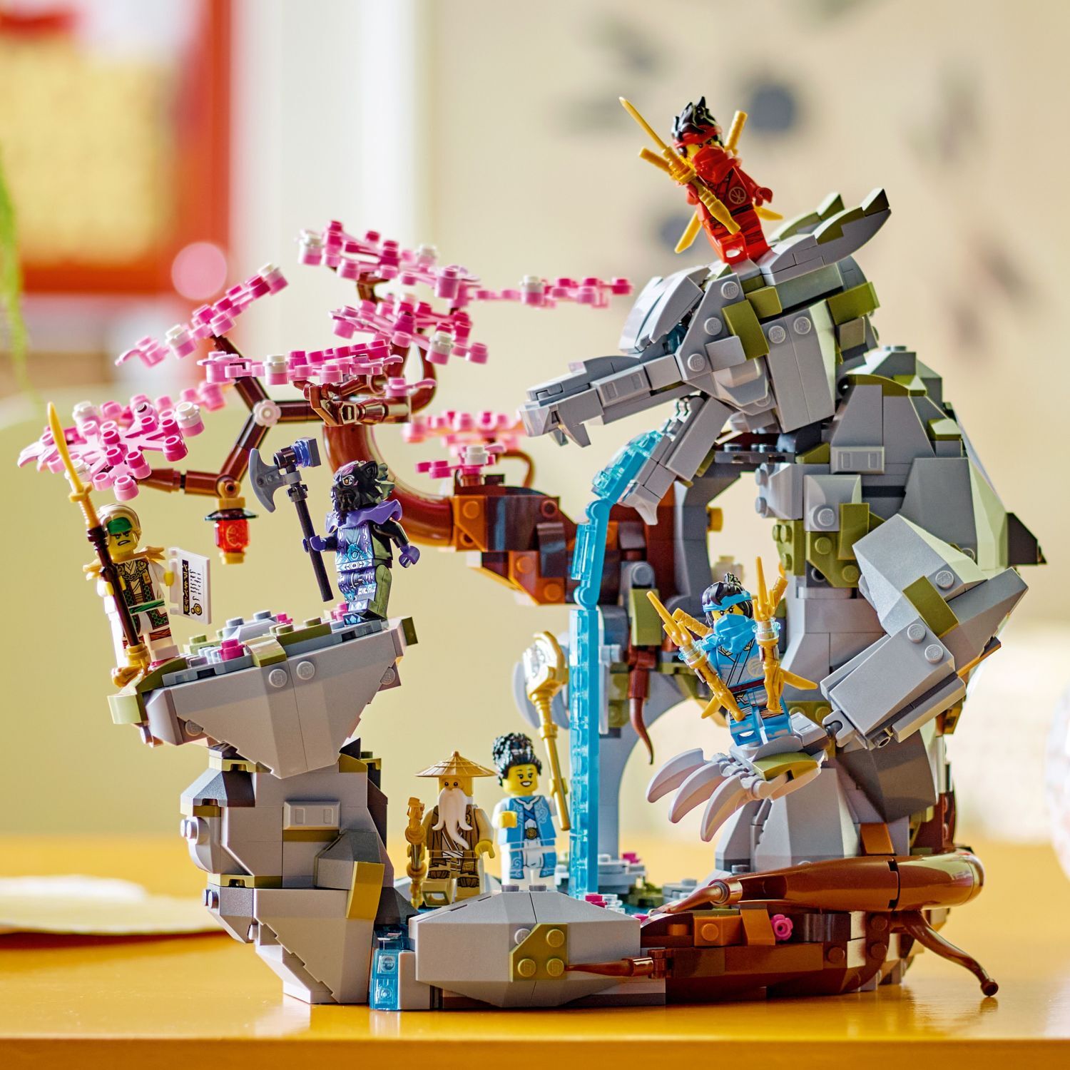 LEGO® NINJAGO®: Dragon Stone Shrine