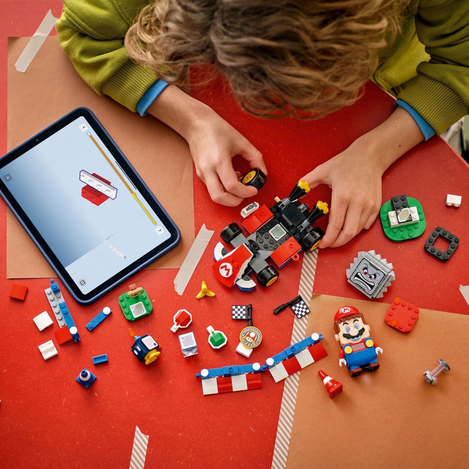 LEGO Super Mario: Mario Kart™ – Interactive LEGO® Mario™ & Standard Kart