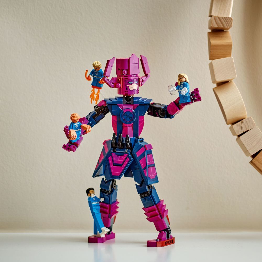 LEGO Super Heroes Marvel: Fantastic Four vs. Galactus Construction Figure