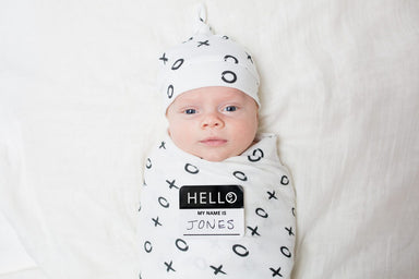 Lulujo Hello World Hat & Swaddle Set - Hugs & Kisses