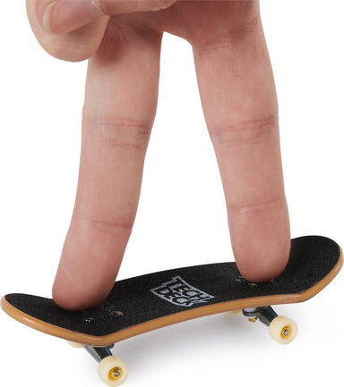 Tech Deck, Ultra Dlx Fingerboard 4-Pack (styles may vary)