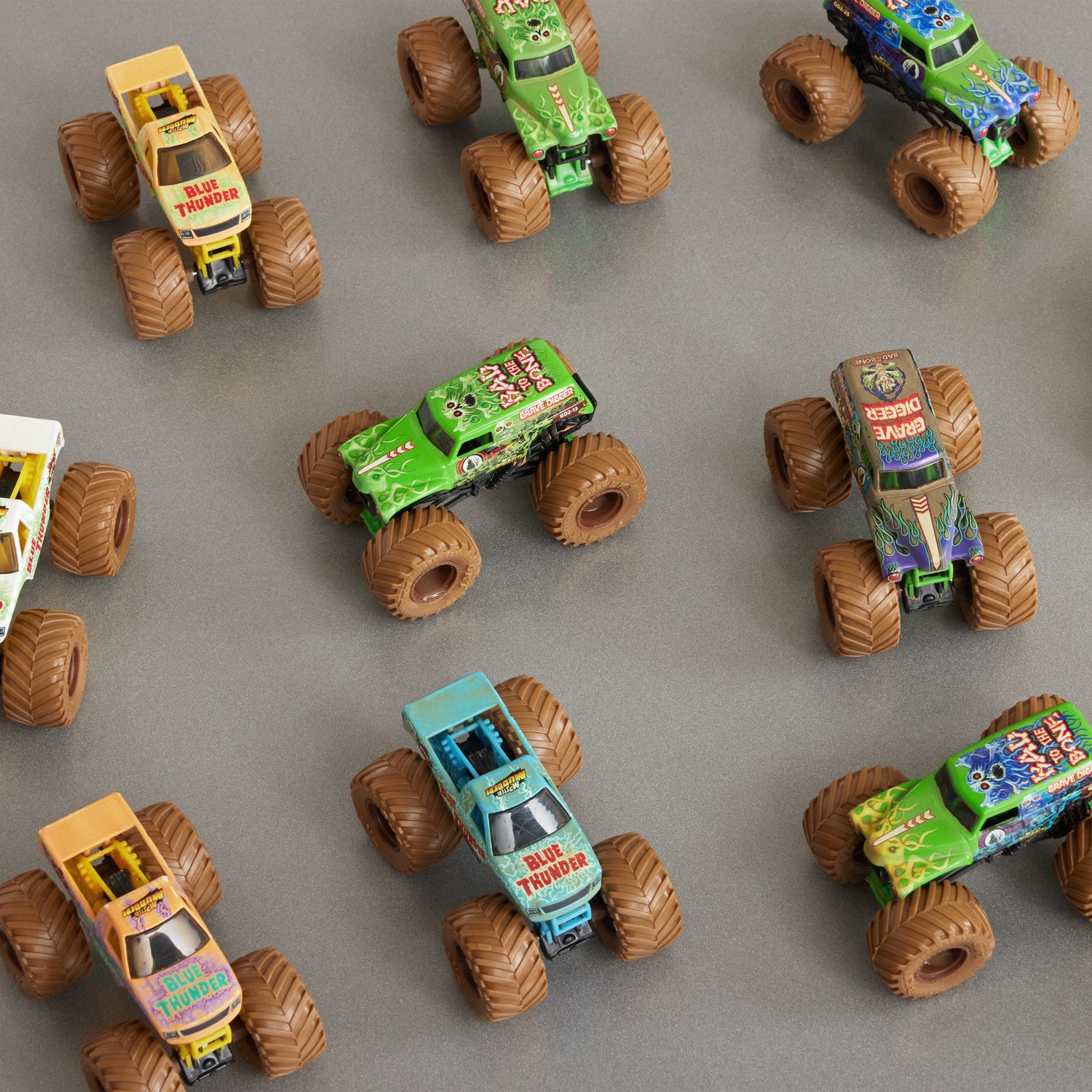 Monster Jam , Mystery Mudders, Official Die-Cast Monster Truck 1:64 Scale (Styles Will Vary)