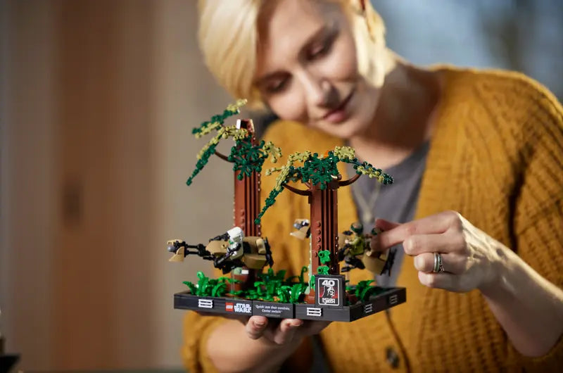 LEGO Star Wars: Endor Speeder Chase Diorama